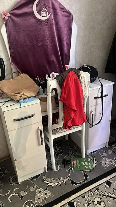Спальные гарнитуры: Спальный гарнитур, Б/у, Комод, Двуспальная кровать, Шкаф, ДСП, цвет - Белый — 1