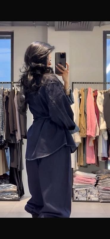 джинсы бананы: Комплект женской одежды в темно-синем цвете. - Верх: рубашка-жакет — 3