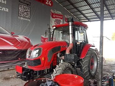 тягач фотон: Колесный трактор с кабиной, красный. Модель по маркировке на капоте — 7