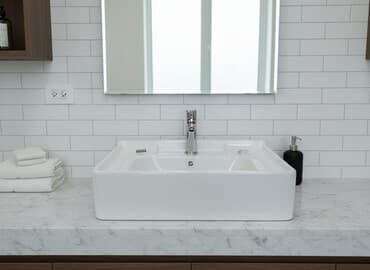 раковина с пьедесталом: Раковина для ванной, Квадратная форма, Материал: Керамика — 1