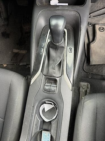 Toyota Corolla: 2021 г., Гибрид, Седан — 5