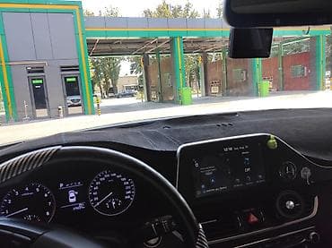 geely e5: Седан бизнес-класса, белый цвет, 4 двери. Просторный салон с мягкой — 4