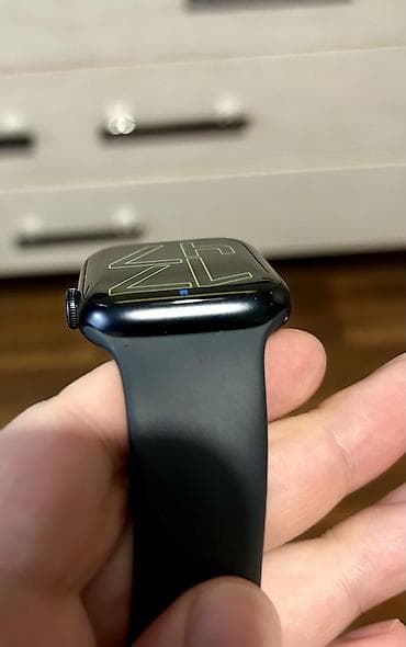 apple wathc: Apple Watch Series 8, 45 мм (aluminum case) В отличном состоянии, часы — 4