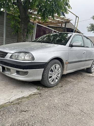 Toyota Carina E: 2000 г., Дизель, Седан