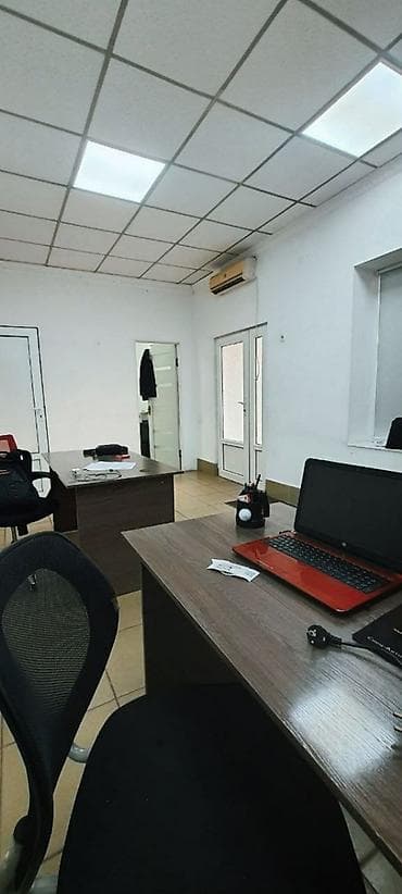 версал: Аренда офисов, 25 м², В административном здании, 1 линия — 4