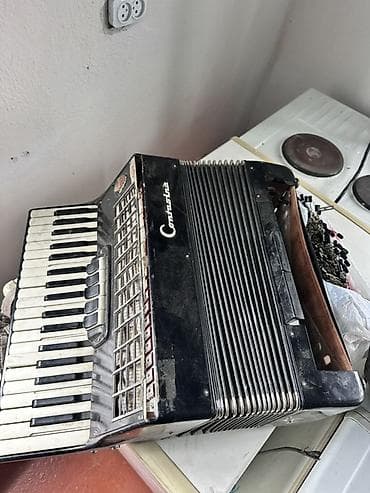 Продаю Аккордеон не дорого, требует ремонта клавиши левую часть, в