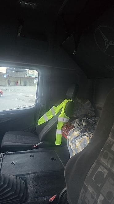 lexus lx 570 2014: Тягач, Mercedes-Benz, Тентованный — 6