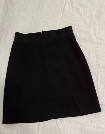 теннисный юбка: Юбка черная 
с вырезом спереди
Размер S — 2