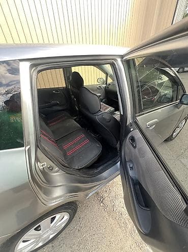 Honda Fit: 2004 г., 1.5 л, Вариатор, Бензин, Хэтчбэк — 8