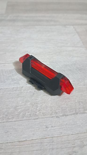 фонарь налобный: Велосипедный фонарик с ярким направленным пучком. Есть 3 рижима — 3