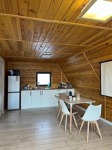 баня семений: А‑фрейм домик с панорамным остеклением - Планировка: два уровня. На — 6