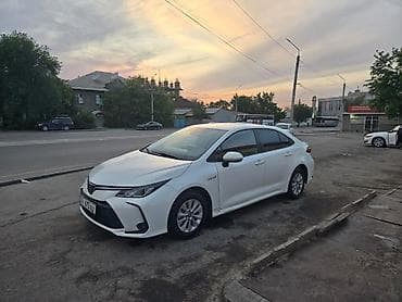 platz vitz: Toyota Corolla: 2019 г., Гибрид, Седан — 1