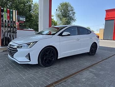 Hyundai Elantra: 2019 г., 1.6 л, Автомат, Бензин, Седан — 3