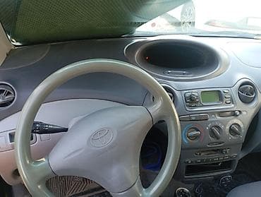 Унаа: Toyota Yaris: 2021 г., 1.3 л, Кол менен иштөөчү, Бензин, Хетчбек — 4