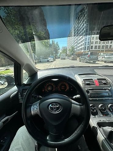 suzuki lets 2: Toyota Auris: 2008 г., 2 л, Механика, Дизель, Хэтчбэк — 5