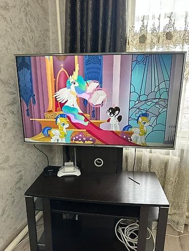 Телевизоры: Телевизор LG с тонкими рамками, диагональ около 55–60 дюймов — 1