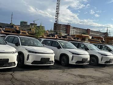 GAC: Электромобиль Aion (кроссовер, белый кузов) Ключевые особенности: - — 3