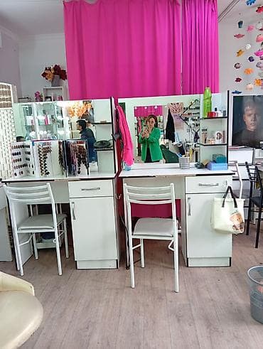 Продается зеркала, камот, стол - Два полноценных парикмахерских