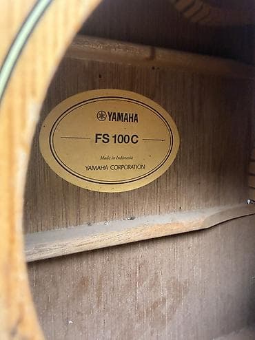 Срочно продается Yamaha FS100 Состояние гитары среднее но звук мощный — 2