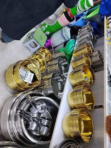 Набор кухонной посуды из нержавеющей стали и металла с золотистым