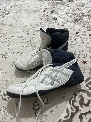 Борцовки Asics Matflex 42размер носил на 2-3 тренировок причина