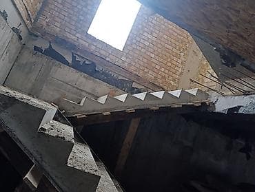 железобетонные опоры: Бетонная лестница Для дома, Форма лестницы: Много-маршевая — 5