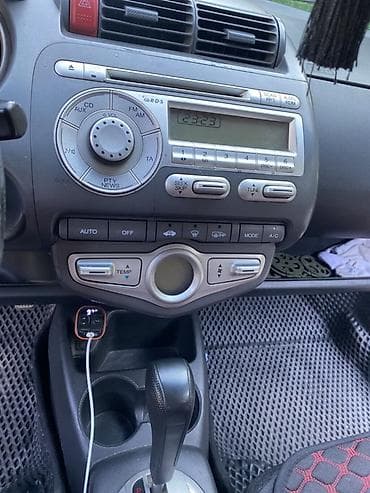 Продажа авто: Honda Jazz: 2008 г., 1.4 л, Вариатор, Бензин, Хэтчбэк — 6