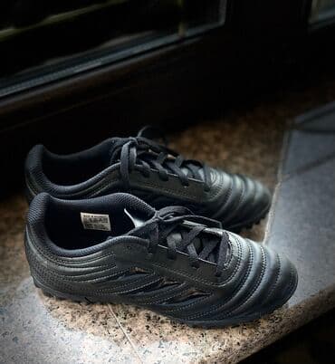 футбольная форма для детей: Продаю детские кроссовки для футбола от Adidas COPA сороконожки Размер — 6