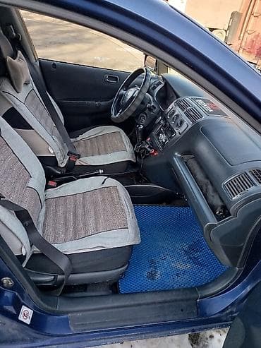 Унаа: Honda Civic: 2001 г., 1.4 л, Кол менен иштөөчү, Бензин, Хетчбек — 4