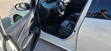 Toyota Prius: 2019 г., Автомат, Гибрид, Седан — 4