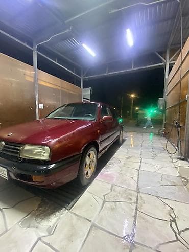 есть трещина: Volkswagen Vento: 1992 г., Ручные, Бензин, Седан — 7