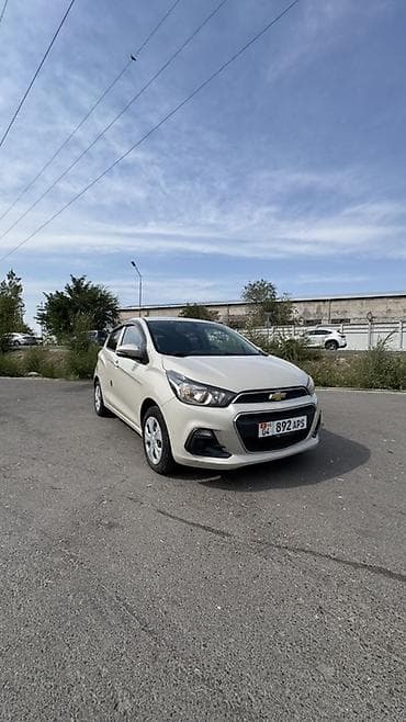 Chevrolet Spark: 2017 г., 0.1 л, Вариатор, Бензин, Хэтчбэк
