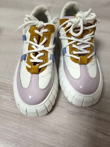 женские брендовые туфли недорого: Продаю новую обувь. Покупала за 11900 сом 
Размер не подошел — 2