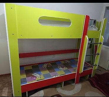 Двухъярусная детская кровать, Б/у, ЛДСП, цвет - Зеленый