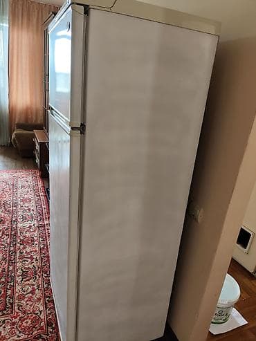 Холодильник двухкамерный "Атлант" . Б/У. Габариты, см 60x60x161 Обьём — 3