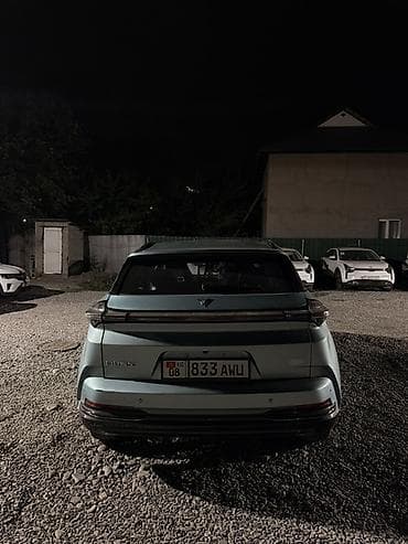 byd e9 2021: Электромобиль Skyworth EV6 (сквозная эмблема Skyworth на капоте и — 4