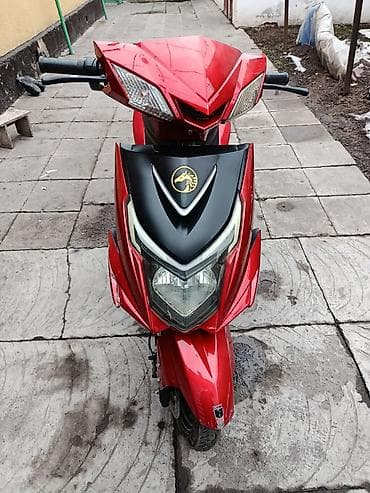 экипировка для мото: Скутер/мопед, ярко‑красный, спортивный дизайн кузова с острыми — 1