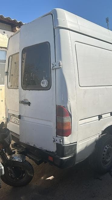 фургон будка: Легкий грузовик, Mercedes-Benz — 3