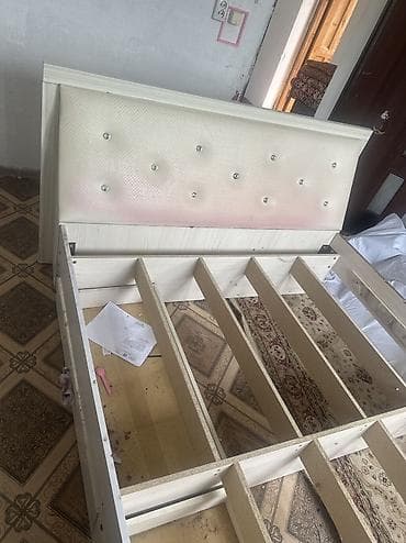 Двуспальные кровати: Двуспальная кровать, С мягким изголовьем, длина - 200 см — 2