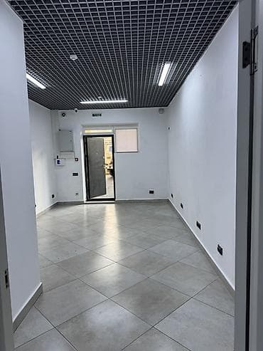 разделитель комнаты: Сдается универсальное помещение свободной планировки. Характеристики — 2