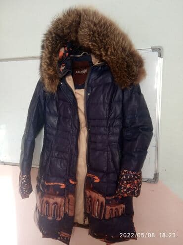 енот: Зимняя пуховая куртка. Натуральный мех енота. Размер S. Состояние — 2