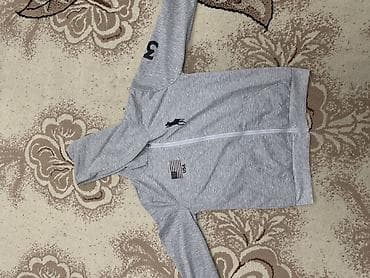 худи с замком: Серый худи/кофта на молнии с капюшоном. Особенности: - Приятный — 1