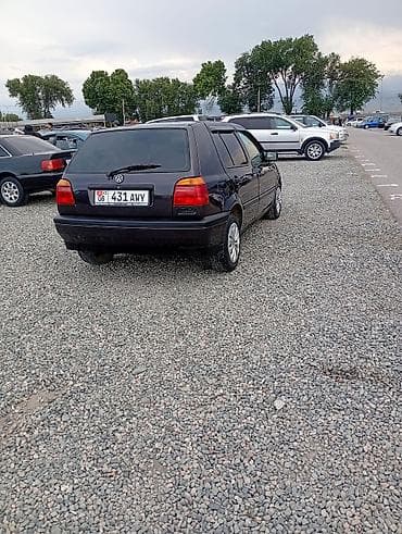 70 сом: Volkswagen Golf: 1993 г., 1.6 л, Кол менен иштөөчү, Бензин, Хетчбек — 4
