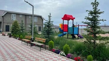 домики на иссык куле: Коттедж, ТАУНХАУС ЦО Париж, Чок-Тал, Детская площадка, Парковка, стоянка, Охраняемая территория — 1