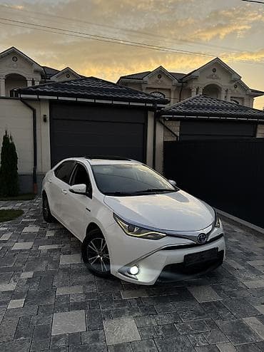 Toyota Corolla: 2016 г., 1.8 л, Автомат, Гибрид, Седан