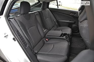 Продажа авто: Toyota Prius: 2017 г., 1.8 л, Автомат, Гибрид, Хэтчбэк — 9