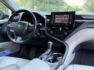 Toyota Camry: 2021 г., 2.5 л, Автомат, Бензин, Седан
