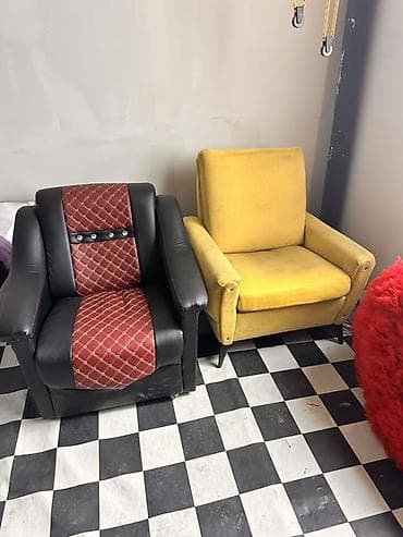 Шкафы: Два мягких кресла разного стиля: 1) Кресло в черной обивке с — 1