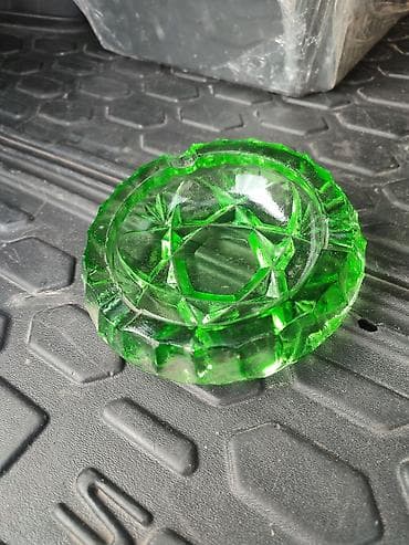 витражная пленка: Зелёная стеклянная пепельница - Материал: толстое литое стекло. - — 1