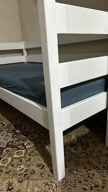 банкетка со спинкой: Односпальная кровать-диван из массива дерева,(сосна)окрашенная в белый — 2